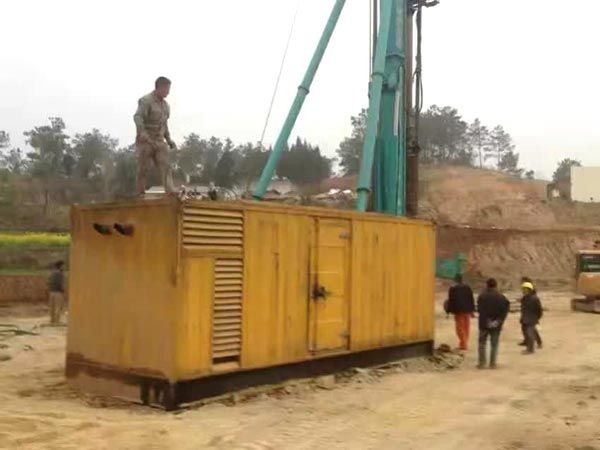 江州如何判断水冷式机油散热器密封件是否需要更换？